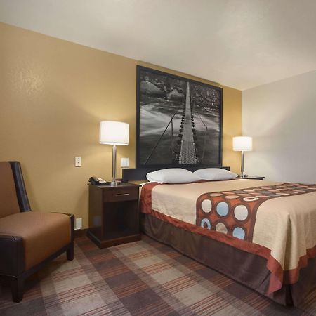 Super 8 By Wyndham Idaho Falls Exterior photo