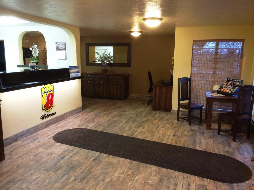 Super 8 By Wyndham Idaho Falls Exterior photo