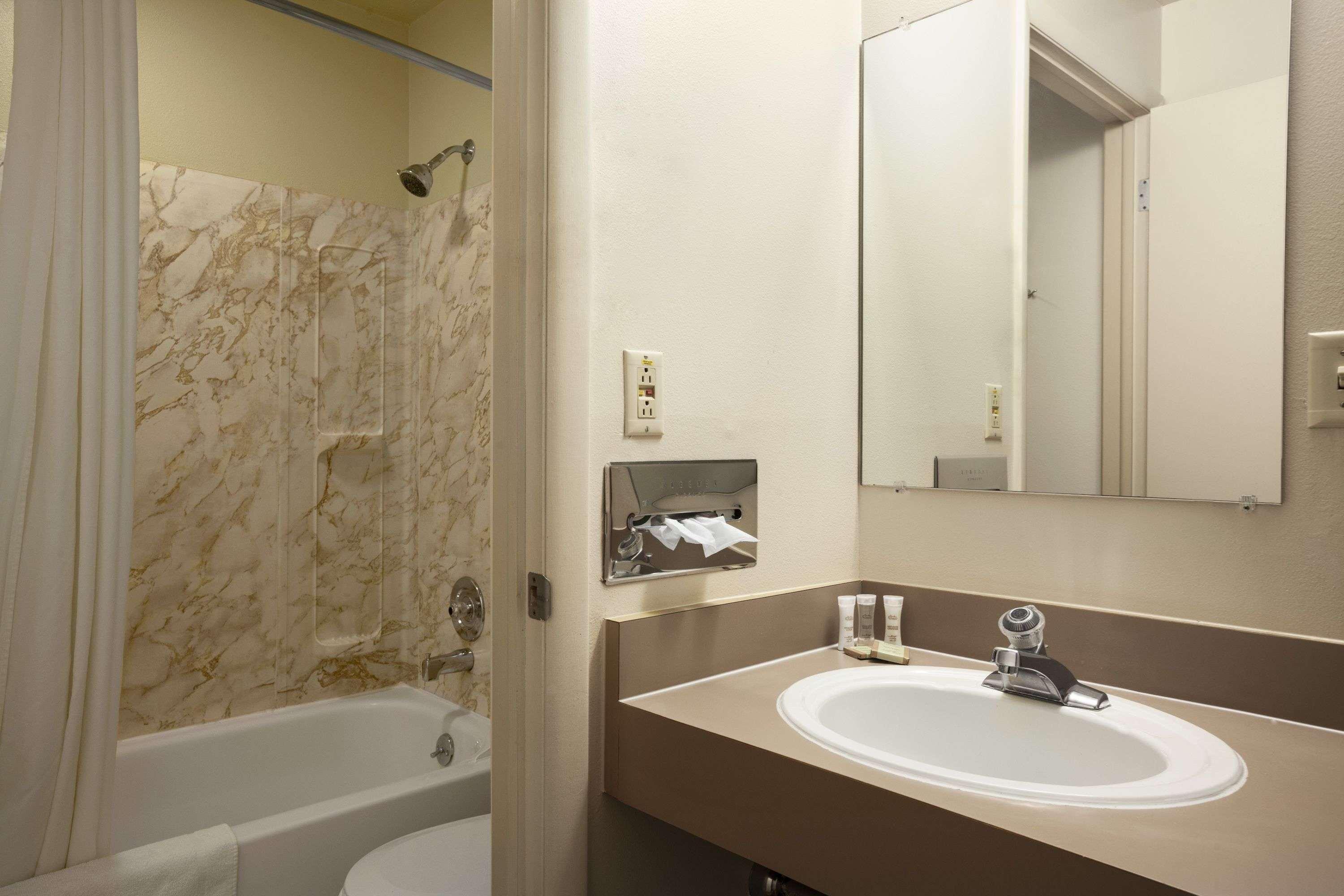 Super 8 By Wyndham Idaho Falls Exterior photo