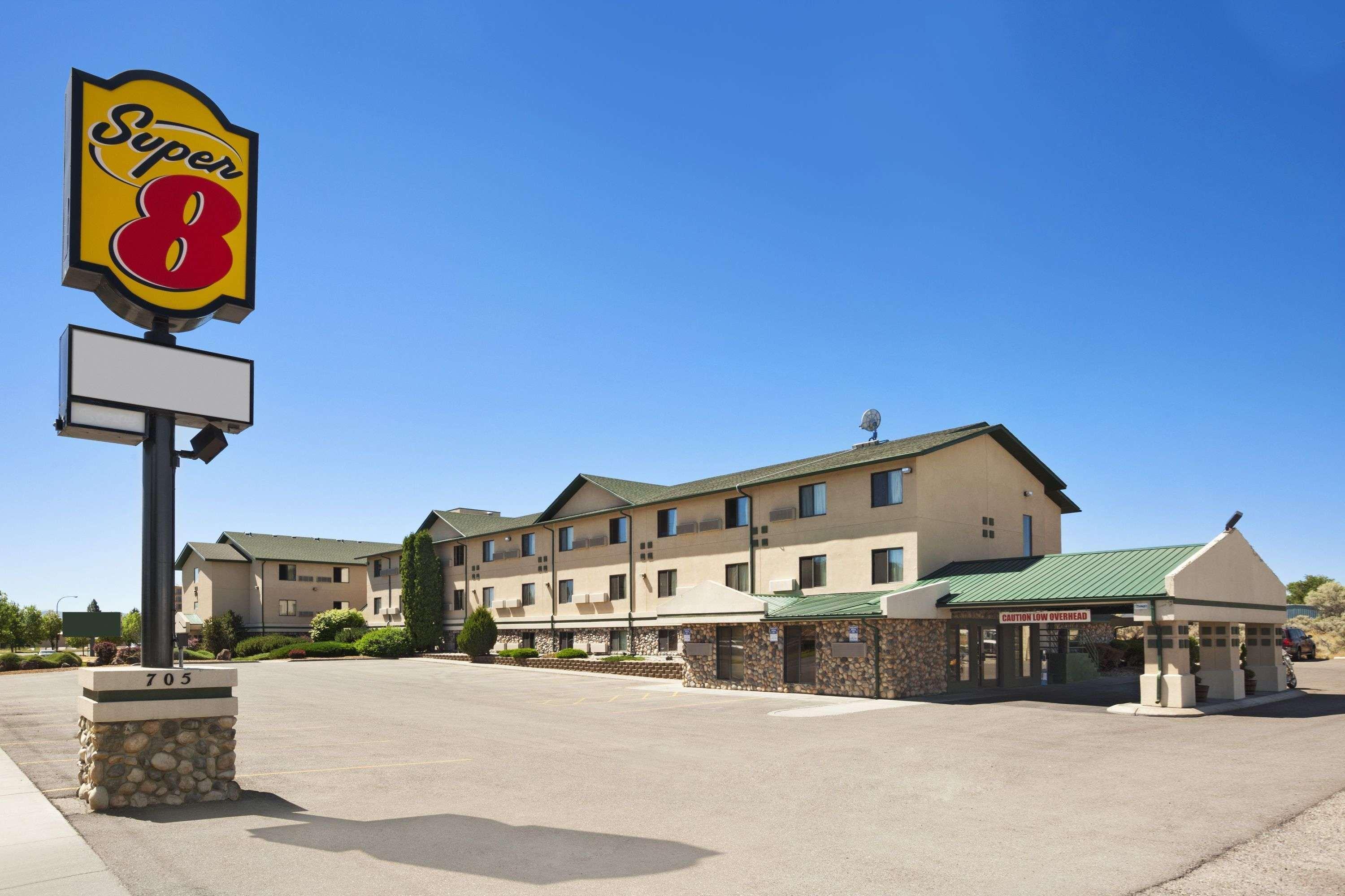 Super 8 By Wyndham Idaho Falls Exterior photo