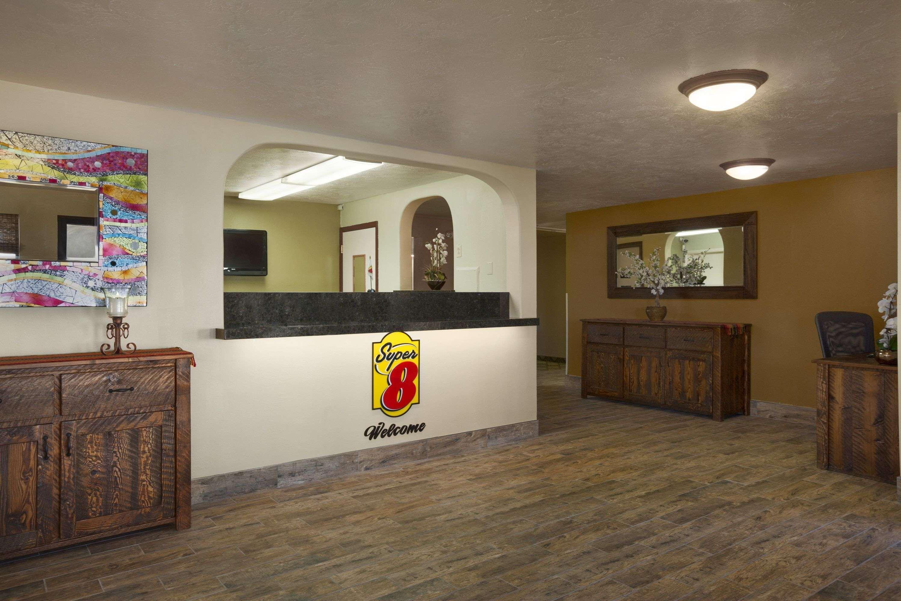 Super 8 By Wyndham Idaho Falls Exterior photo