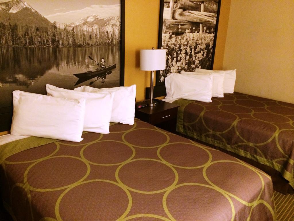 Super 8 By Wyndham Idaho Falls Exterior photo